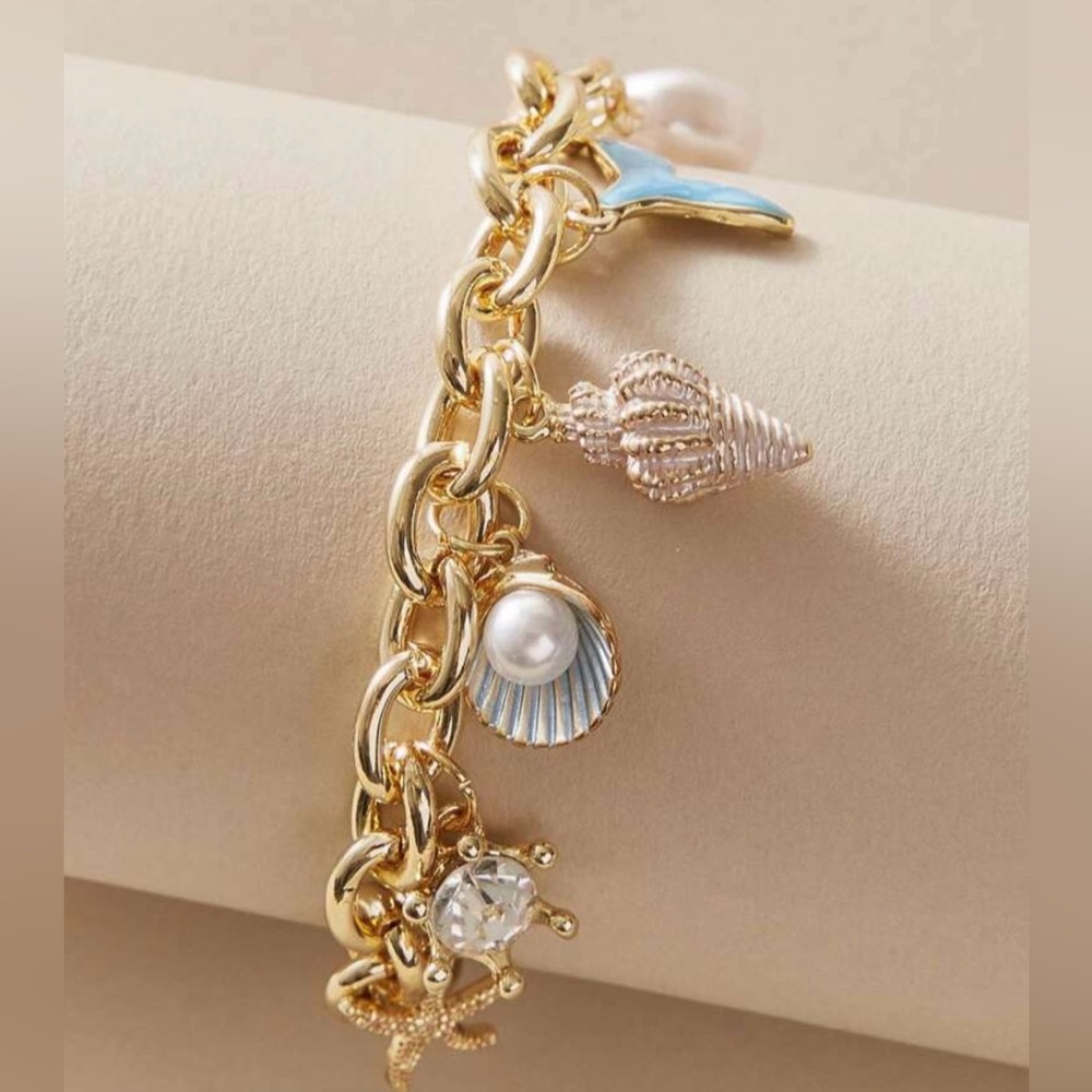 ✨New ✨ Beautiful Shell Bracelet ✨ - Picture 2 of 3